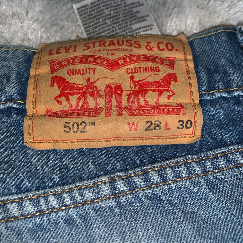 Men’s Levi’s ripped tapered jeans